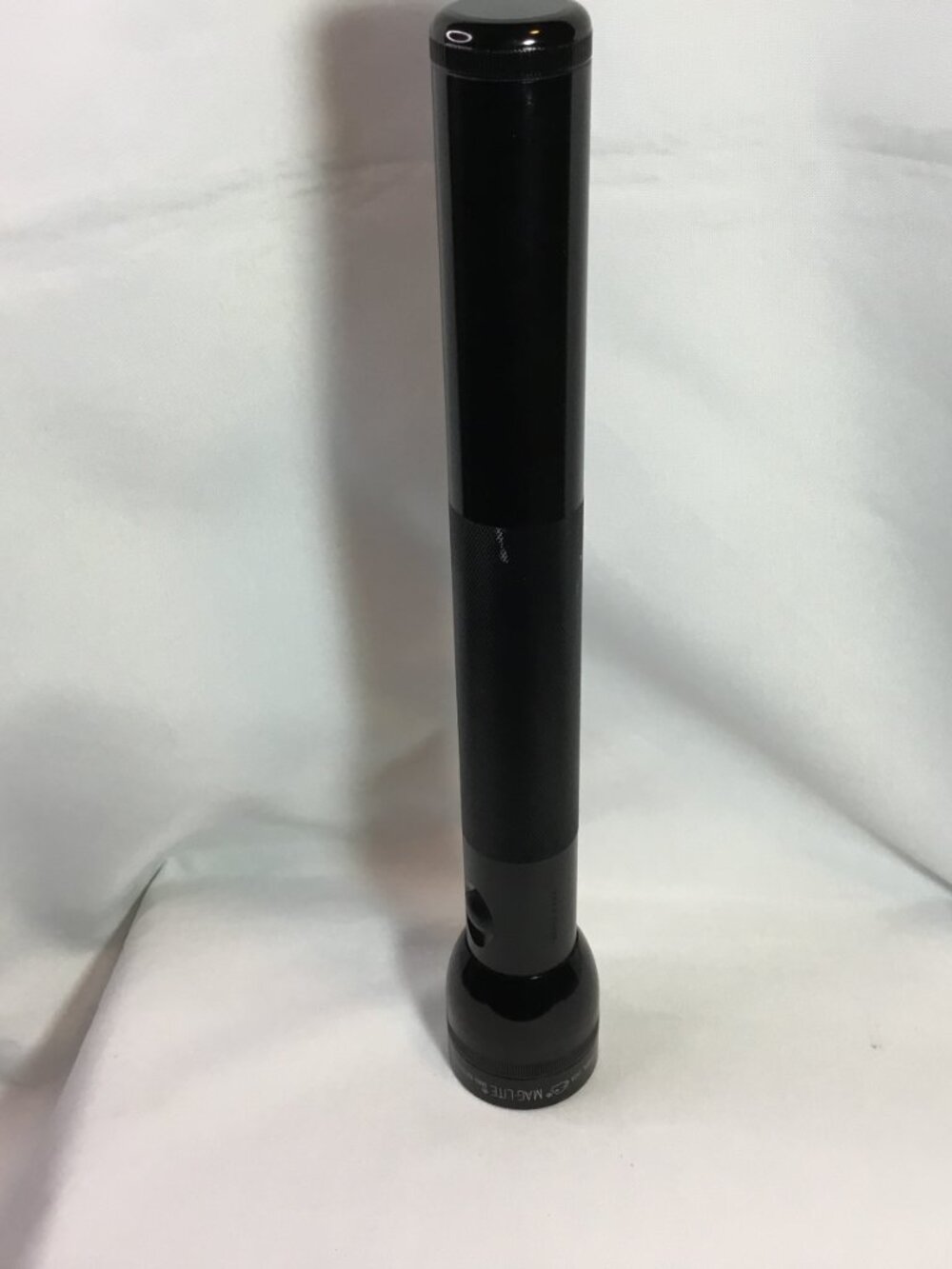Classic Mag-lite Heavy-Duty Incandescent 4-Cell D Flashlight Black